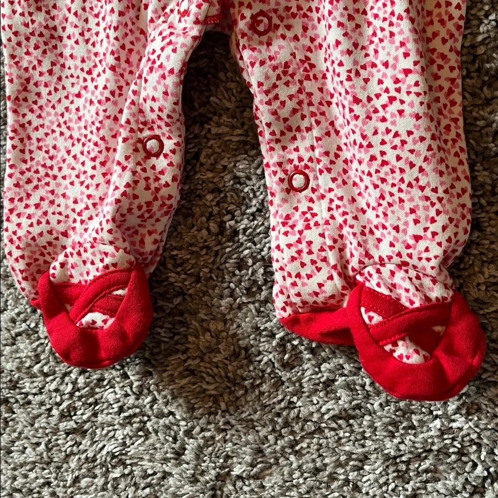 🩷2 for 10$🩷 Carter's Pink and White Heart Print Sleeper, Size 3 Months